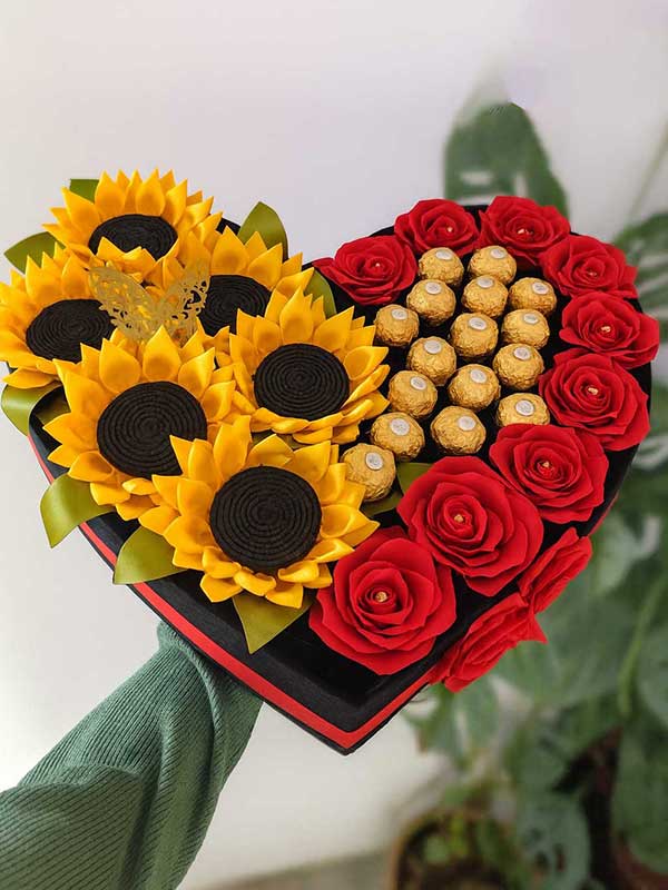 9 Sunflowers Heart Box