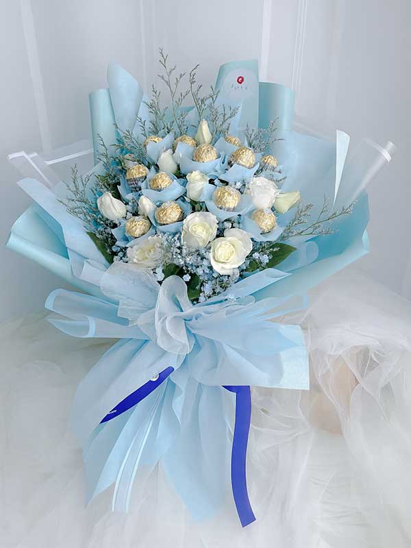 Blue Roses & Chocolates Gift