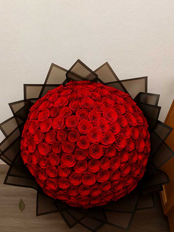 Elegant Black & Red Roses