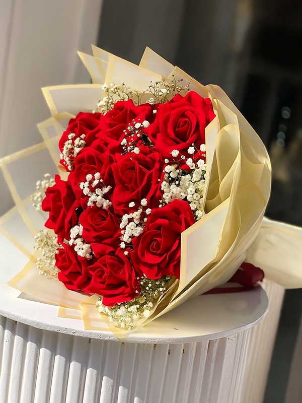 Golden Elegance 10 Roses Bouquet