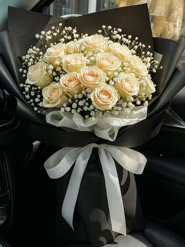 Black & White Rose Bouquet