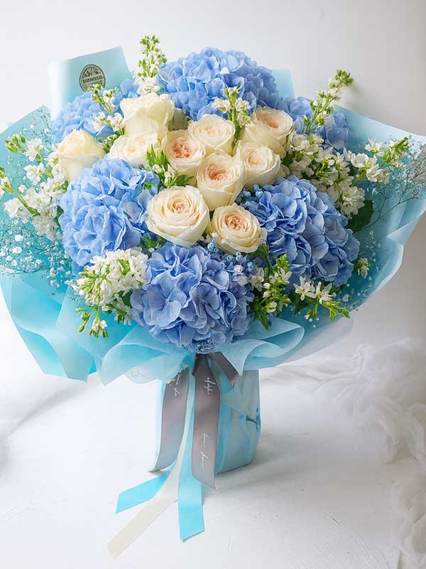 Blue & White Hydrangea Grandeur