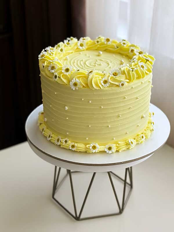 Daisy Butterscotch Cream Cake